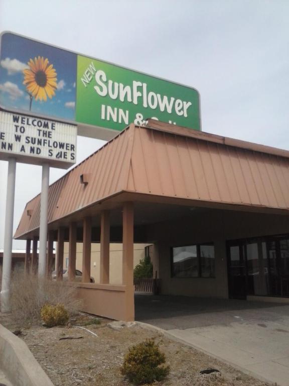Sunflower Inn & Suites - ガーデンシティ エクステリア 写真