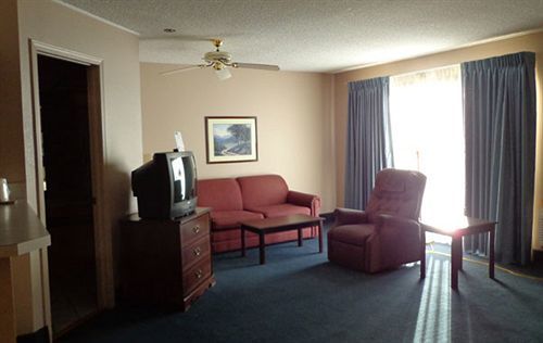 Sunflower Inn & Suites - ガーデンシティ エクステリア 写真