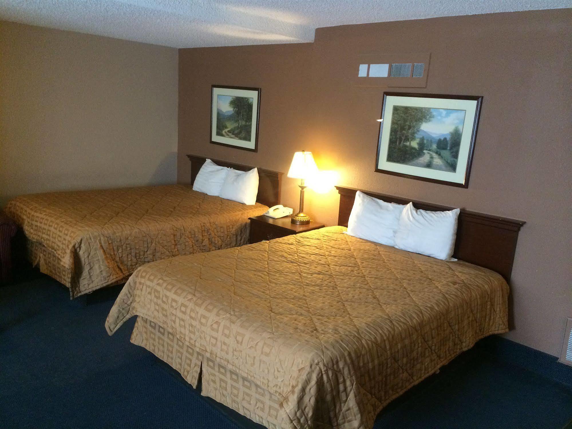 Sunflower Inn & Suites - ガーデンシティ エクステリア 写真